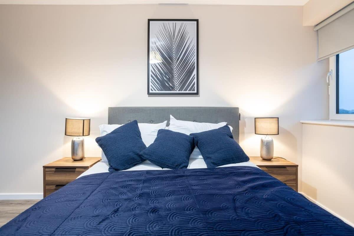 Apartment 2 Bedroom Modern In *