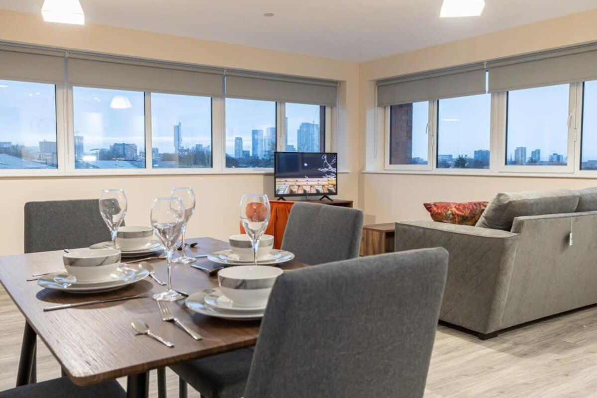2 Bedroom Modern In Apartment *