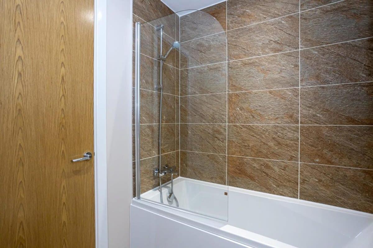 2 Bedroom Modern In * Manchester